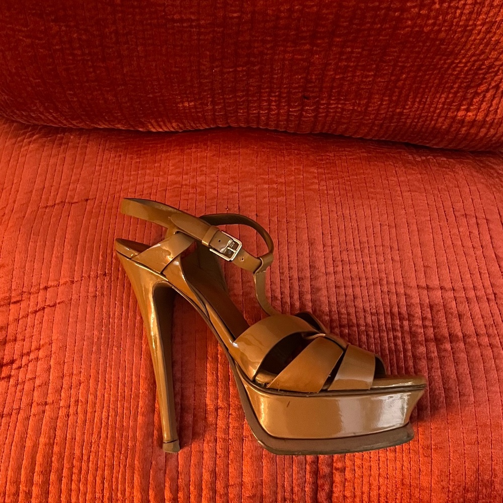 YSL TRIBUTE Sandals in Nude Paten/Smooth Leather